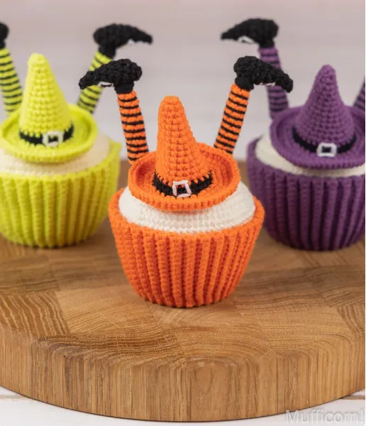 Crochet Halloween cupcakes