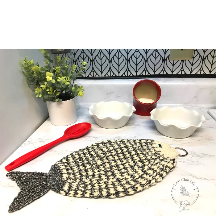 crochet fish potholder