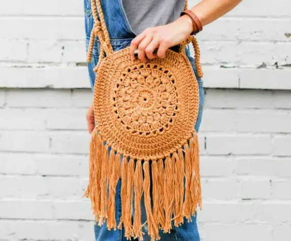 round granny square fringe purse