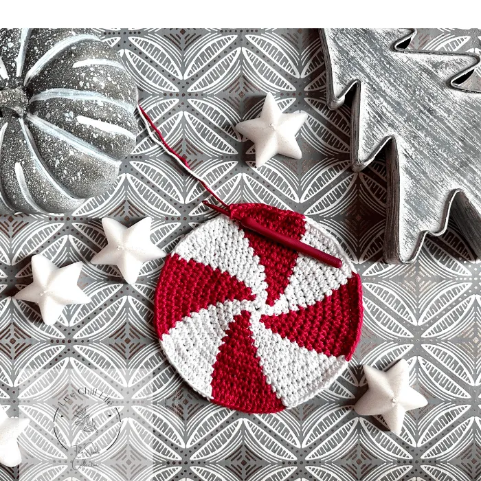 Crochet christmas peppermint potholder pattern