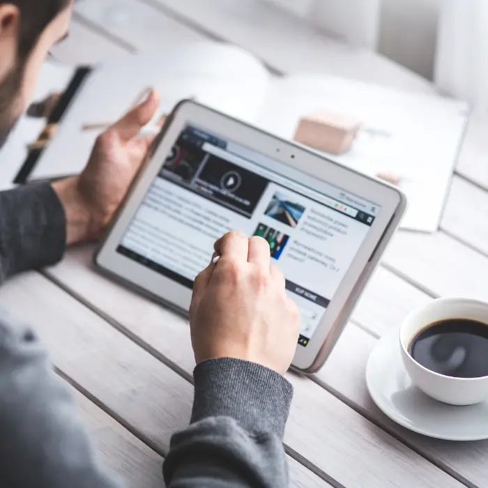 Man looking at news site on table device