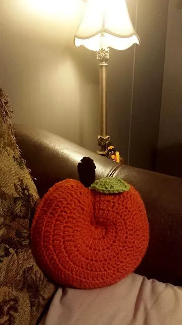 Crochet 3D pumpkin pillow pattern