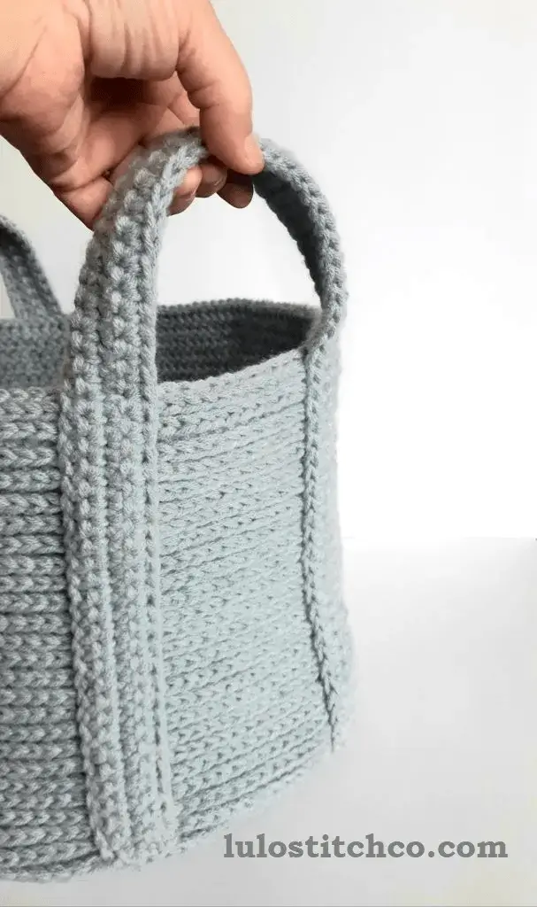 Crochet tote bag with handles