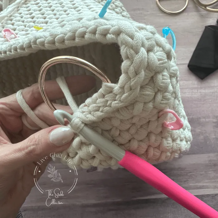 insert d ring into crochet bag