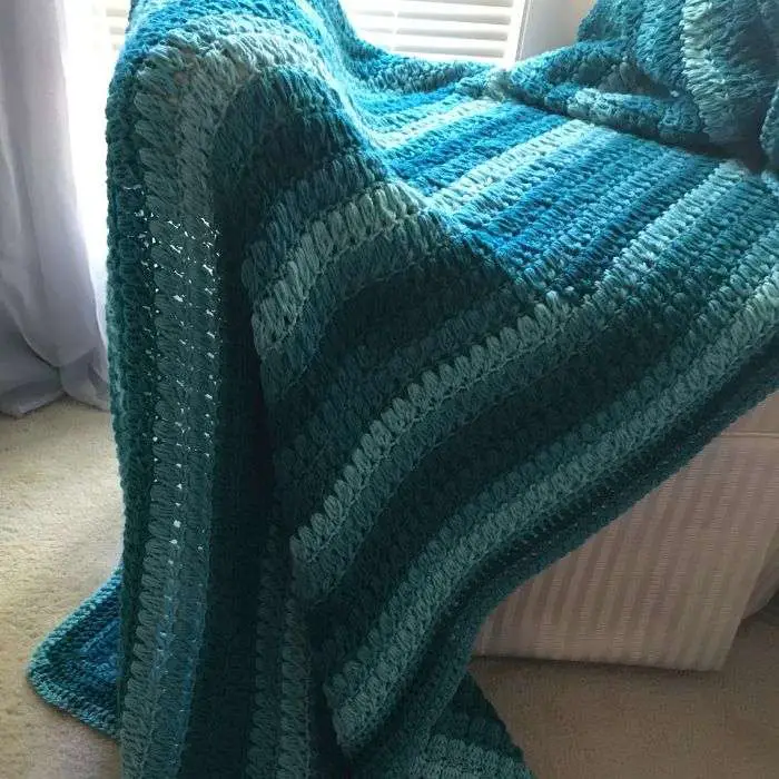 10 Easy Beginner Crochet Blanket Patterns to try - Live Chill Life